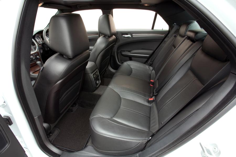  Chrysler 300C 2012 года  (UK) (фото 20 из 91)